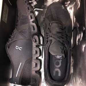 On Cloud running shoes black